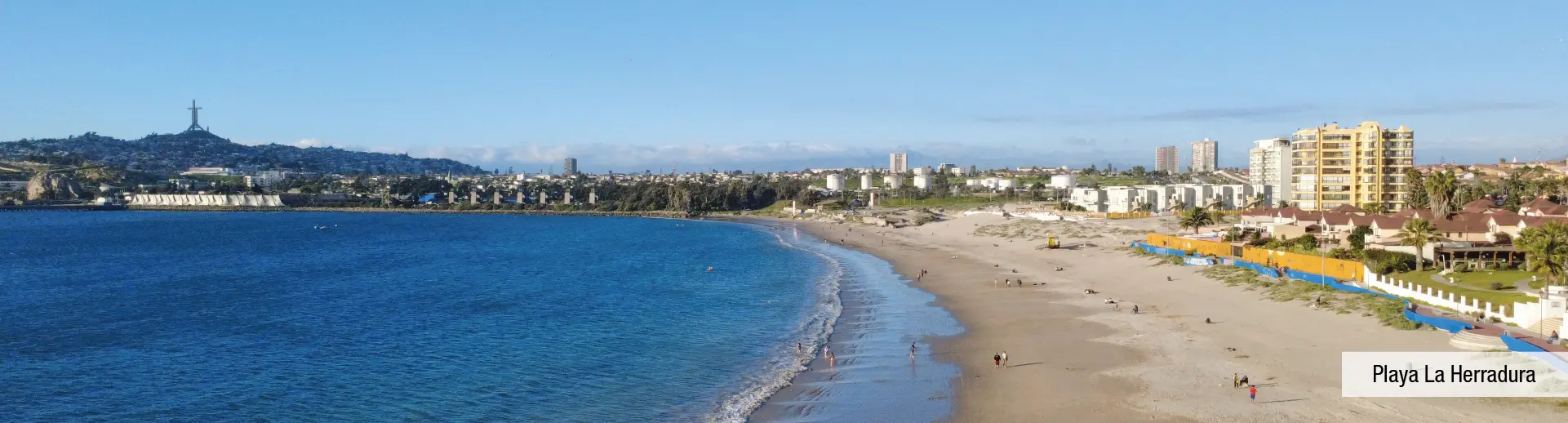 Extensa orilla de Playa La Herradura, atractivo natural cerca de Condominio Jesús Rivera 3, Coquimbo.