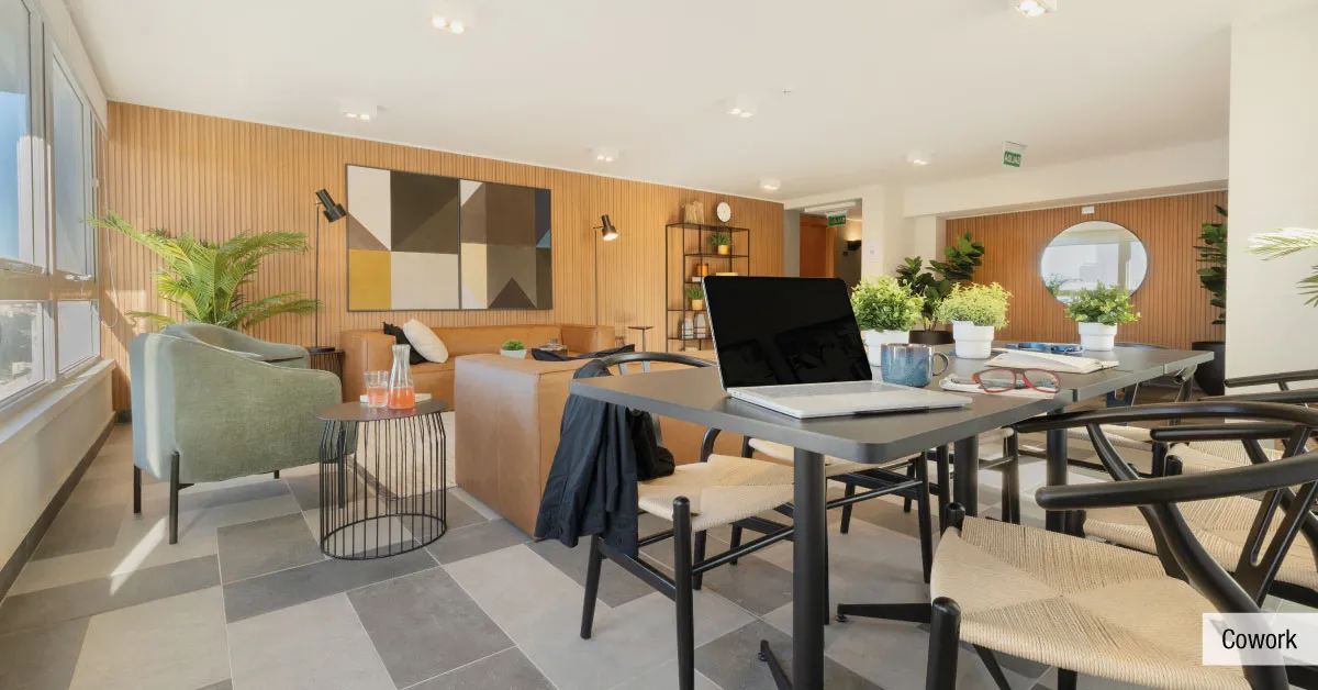 Cómodo espacio cowork en sala de uso múltiple del Condominio Alto Marañón 3, Viña del Mar.