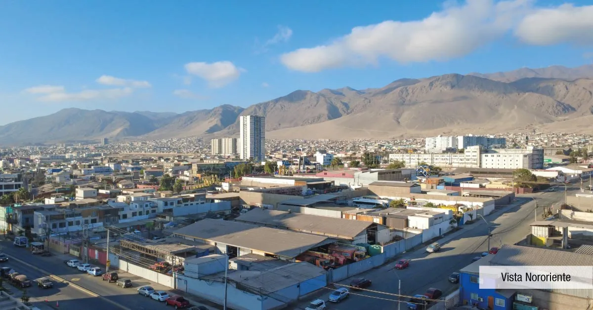 Vista nororiente desde Condominio Trocadero en Antofagasta, mostrando el entorno urbano y los cerros.