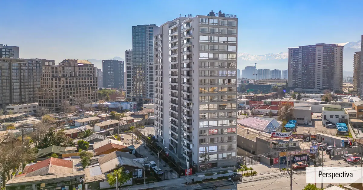 Vista en perspectiva de la moderna fachada del Edificio Lía Aguirre en la comuna de La Florida.