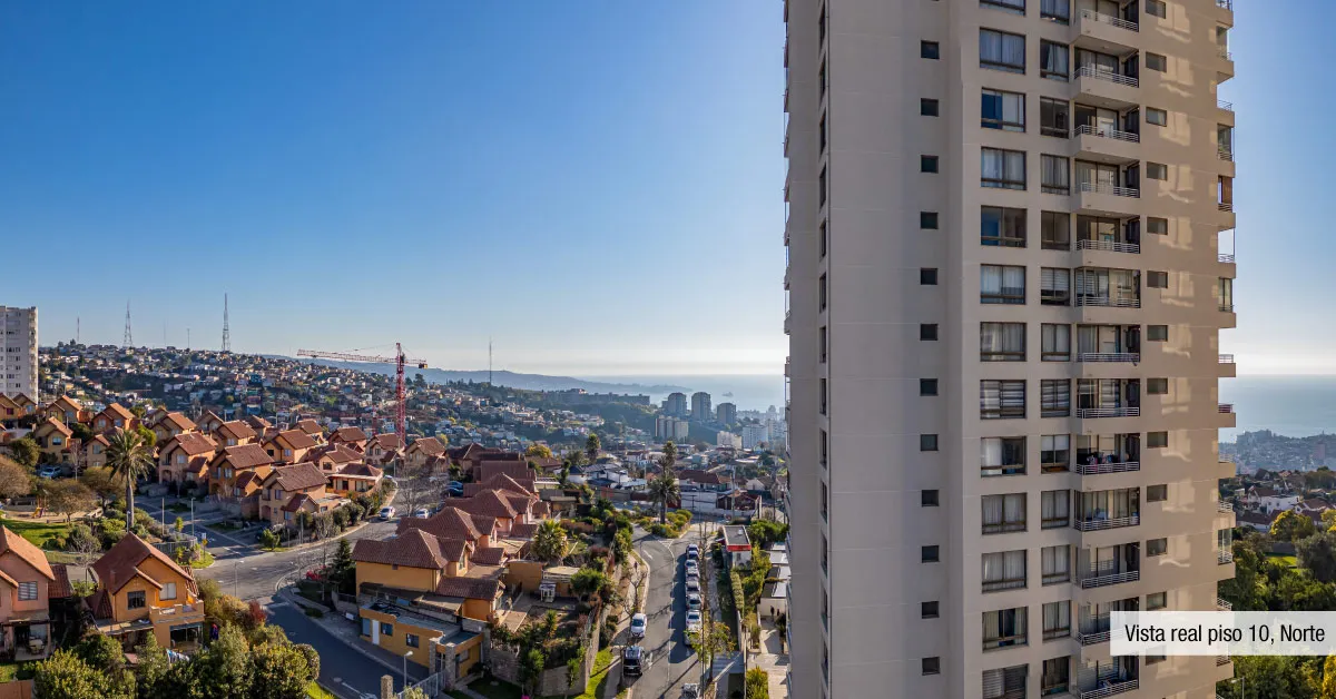 Amplia vista norte hacia la ciudad desde el piso 10 de Condominio Parque Marañón, Viña del Mar.